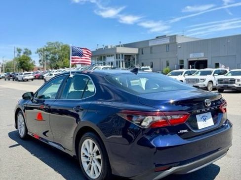 Used 2021 Toyota Camry LE w/ Carpet Mat Package (TMS) FWD image 4
