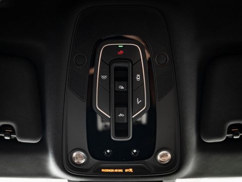 Used 2022 Audi e-tron Premium w/ Convenience Plus Package image 39