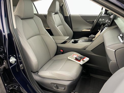 Used 2024 Toyota Venza Limited image 43