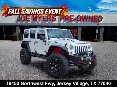 Used 2013 Jeep Wrangler Unlimited Sahara w/ Connectivity Group AWD/4WD image 1