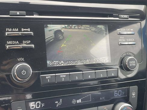 Used 2017 Nissan Rogue SV FWD image 15