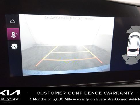 Certified 2024 Kia Niro SX image 23