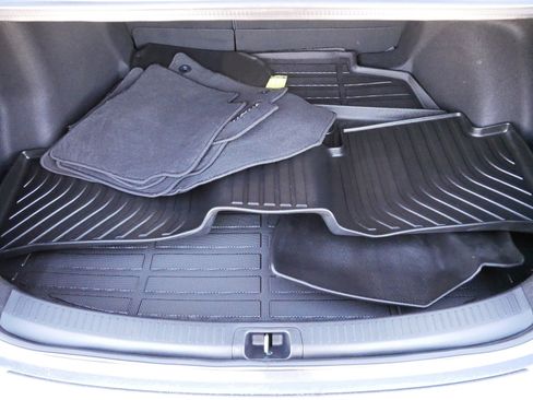 Used 2023 Toyota Corolla SE w/ SE Premium Package image 18