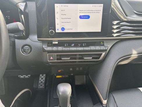 Used 2025 Toyota Camry SE image 18