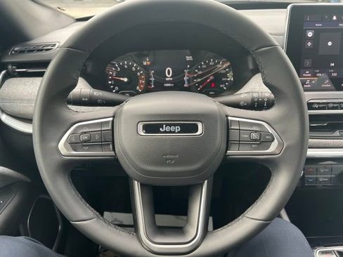Used 2024 Jeep Compass Latitude AWD/4WD image 13