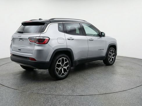 Used 2025 Jeep Compass Limited image 9