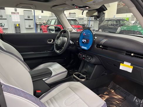 Certified 2025 MINI Cooper 2-Door Hardtop image 23