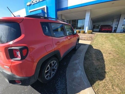 Used 2017 Jeep Renegade Latitude w/ Cold Weather Group image 8