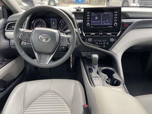 Used 2023 Toyota Camry SE image 9