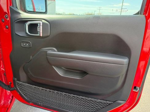 Used 2025 Jeep Wrangler Unlimited Sport AWD/4WD image 34