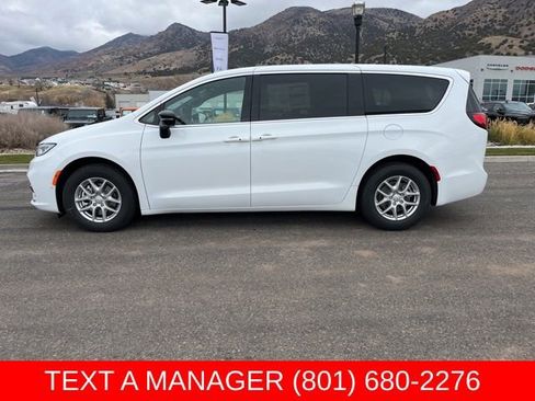 New 2026 Chrysler Pacifica Select FWD image 7
