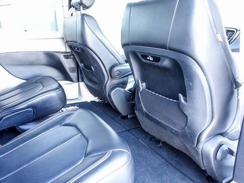 Used 2023 Chrysler Pacifica Touring-L image 34