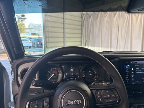 Used 2024 Jeep Wrangler Willys image 20