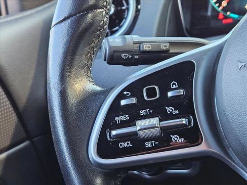 Used 2022 Mercedes-Benz GLB 250 w/ Premium Package Lite image 13