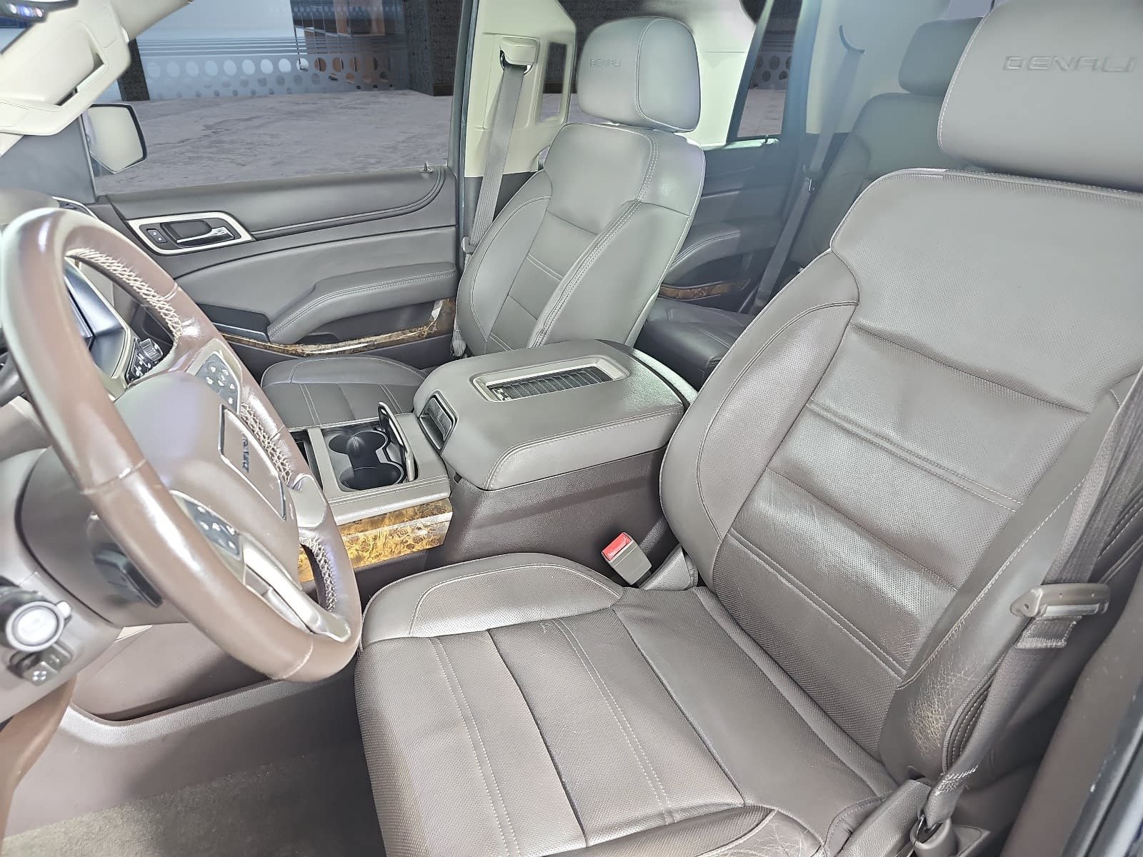 Used 2016 GMC Yukon Denali w/ Open Road Package AWD/4WD image 12