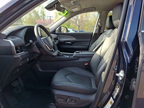 Used 2025 Toyota Grand Highlander AWD image 15