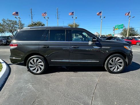 Used 2023 Lincoln Navigator Reserve image 5