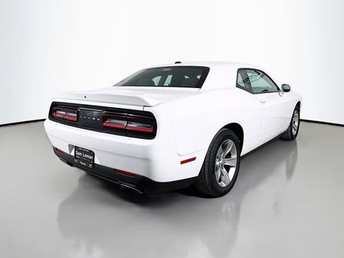 Used 2022 Dodge Challenger SXT image 7