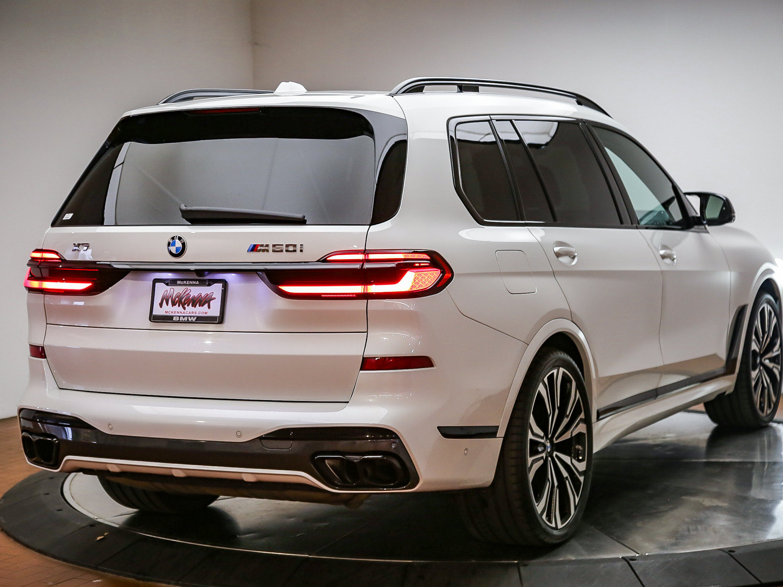 Used 2025 BMW X7 M60i AWD/4WD image 7