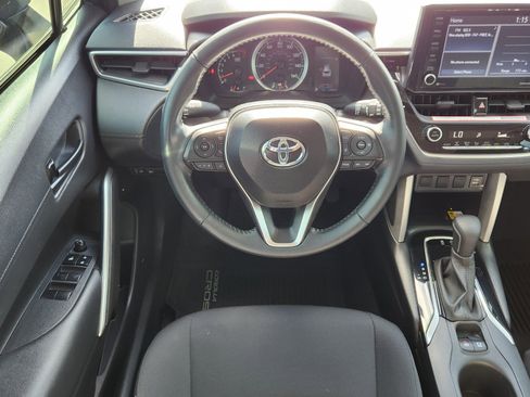 Certified 2022 Toyota Corolla Cross LE image 6