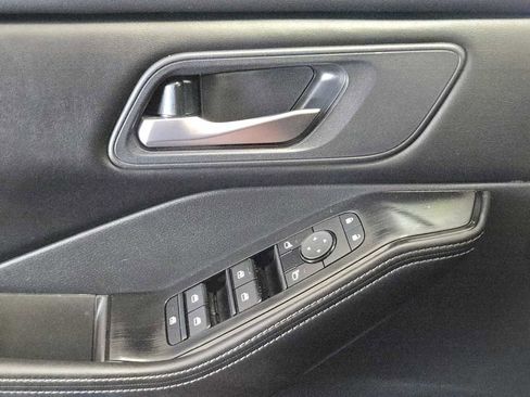 Used 2024 Nissan Rogue SV image 21