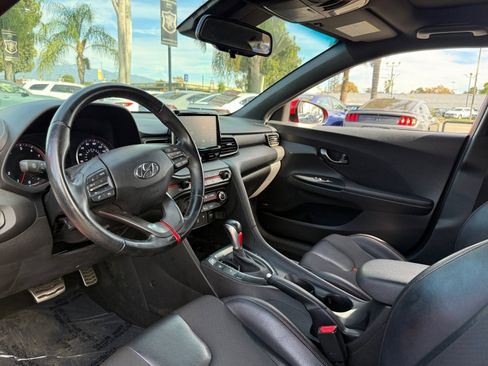Used 2020 Hyundai Veloster Turbo image 12