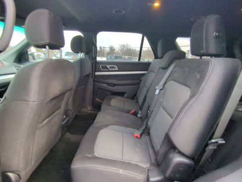 Used 2016 Ford Explorer XLT w/ Equipment Group 201A image 9