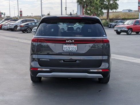 Used 2023 Kia Carnival LX image 10