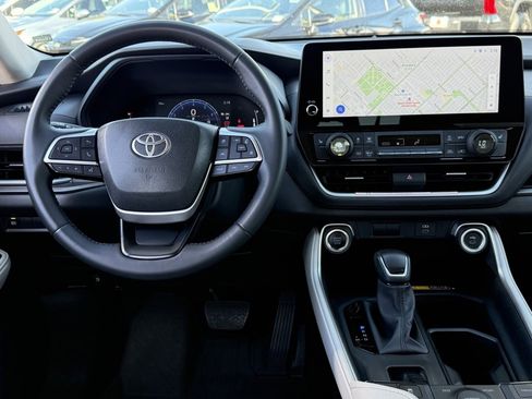 Certified 2025 Toyota Grand Highlander FWD image 31