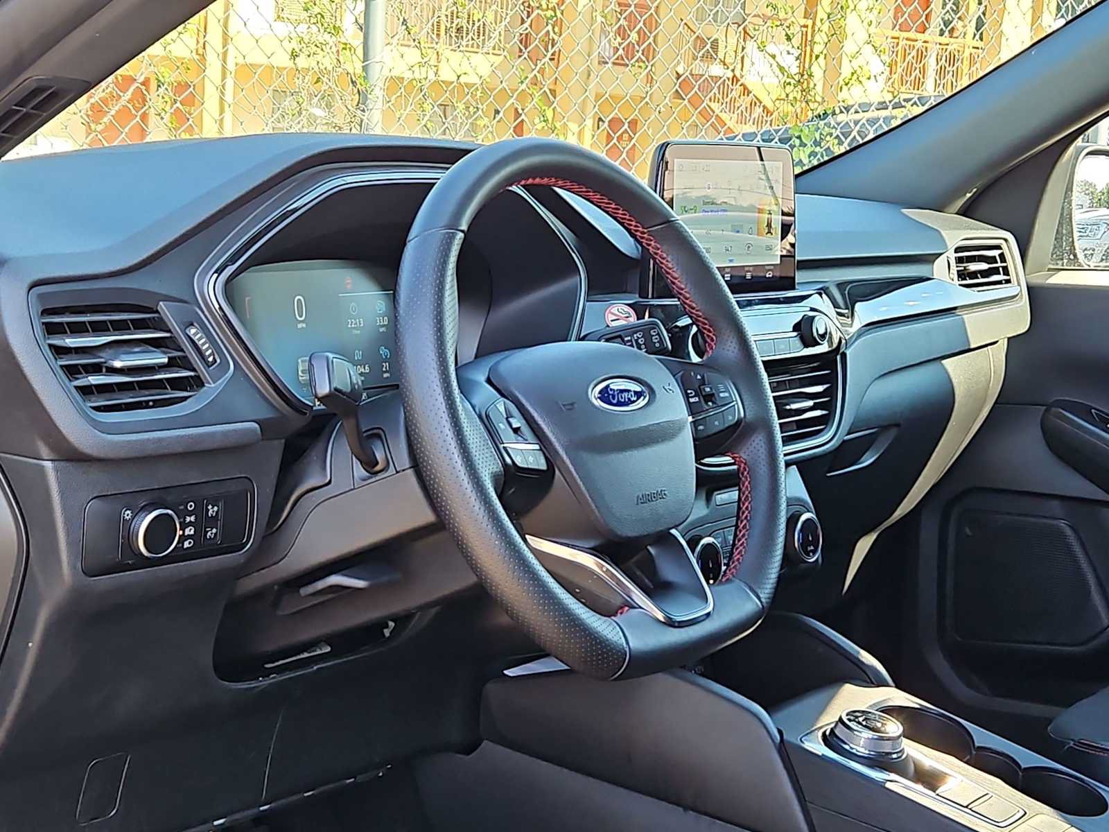 Used 2025 Ford Escape ST-Line FWD image 2