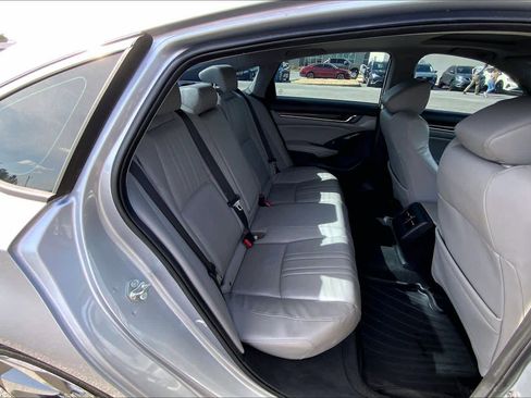 Used 2018 Honda Accord Touring image 19