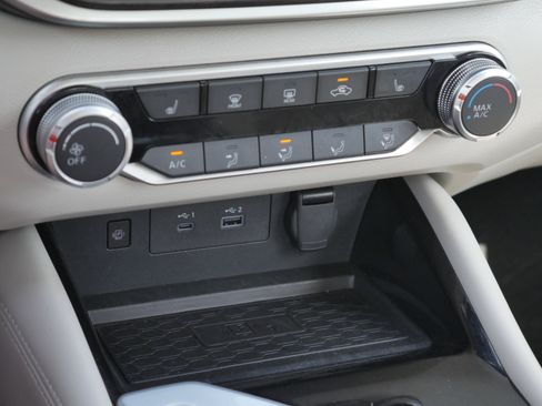 Used 2024 Nissan Altima 2.5 SV w/ SV Premium Package image 13