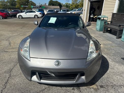 Used 2010 Nissan 370Z Roadster image 13