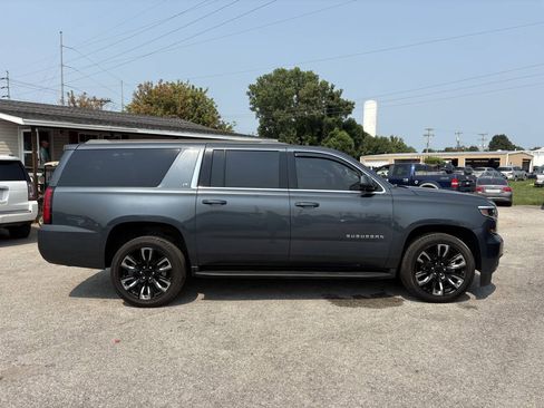 Used 2020 Chevrolet Suburban LT RWD image 2