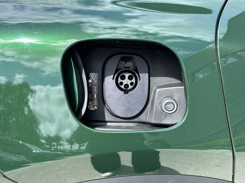 Certified 2025 Porsche Macan 4S Electric AWD/4WD image 47