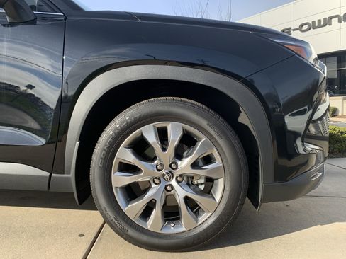 Used 2025 Toyota Grand Highlander AWD image 13