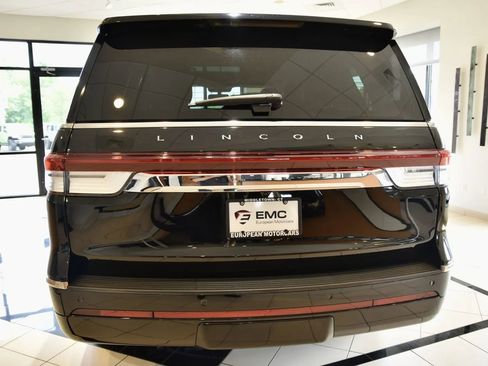 Used 2023 Lincoln Navigator Reserve AWD/4WD image 5