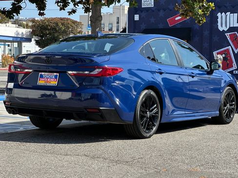 Used 2025 Toyota Camry SE w/ Convenience Package image 4