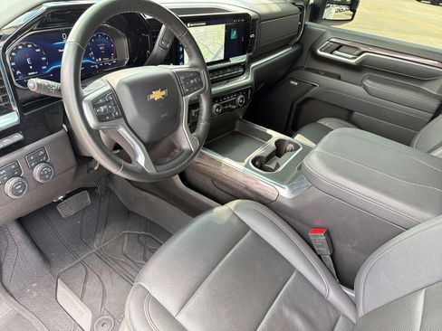Used 2025 Chevrolet Silverado 3500 LTZ w/ LTZ Convenience Package AWD/4WD image 4