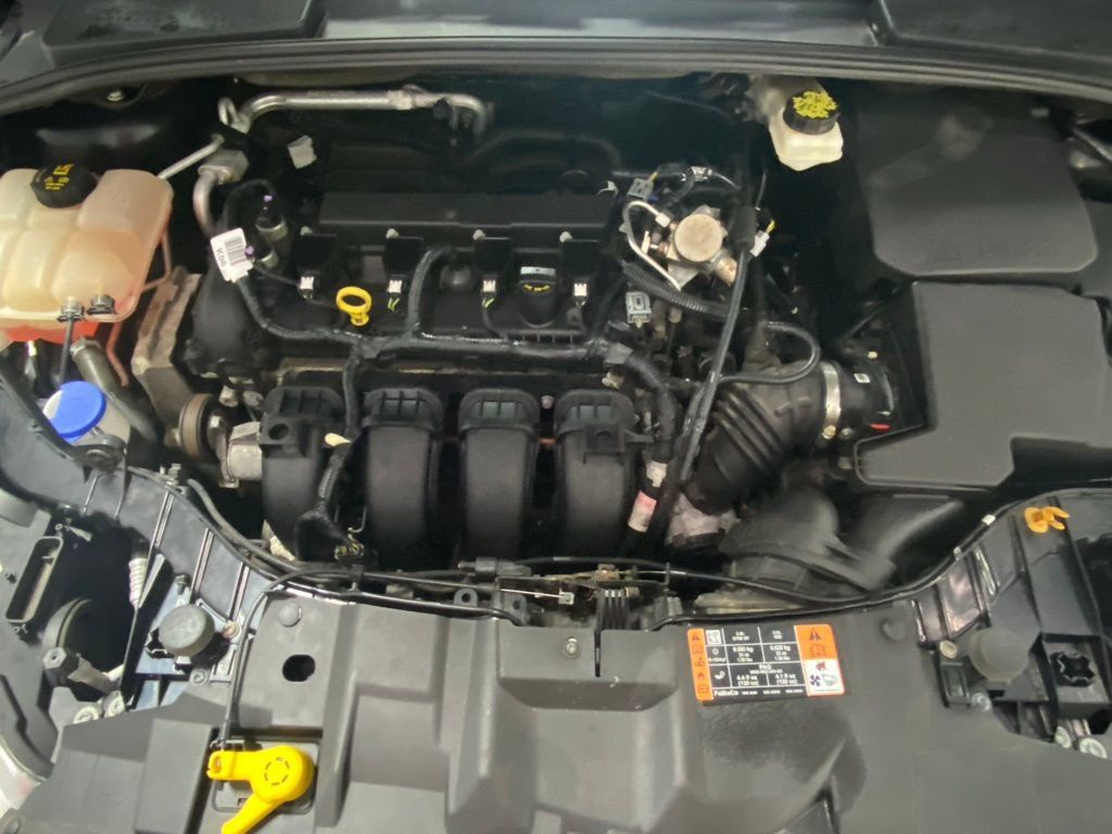 Used 2017 Ford Focus Titanium w/ Titanium Technology Package FWD image 12