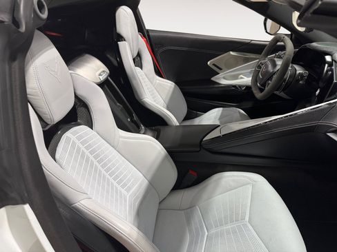 Used 2024 Chevrolet Corvette Stingray Preferred Cpe w/ 2LT image 17