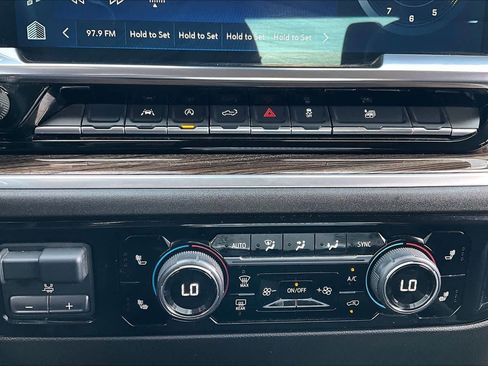 Used 2025 Chevrolet Silverado 1500 LT image 34