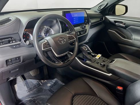 Certified 2023 Toyota Highlander XSE AWD/4WD image 10