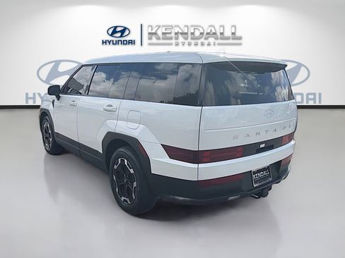 Used 2025 Hyundai Santa Fe SE FWD image 4