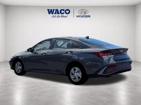 Used 2026 Hyundai Elantra SE FWD image 4