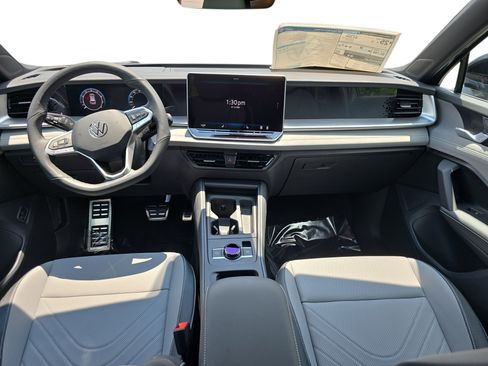New 2025 Volkswagen Tiguan SE R-Line image 9