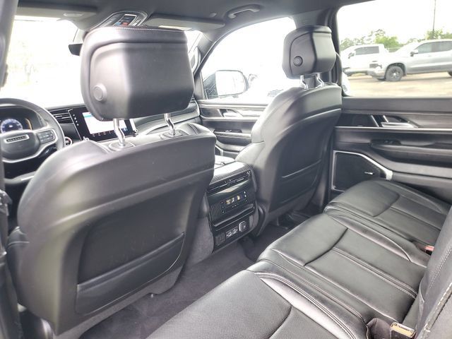 Used 2023 Jeep Wagoneer L Series III w/ Preferred Equipment Group AWD/4WD image 13