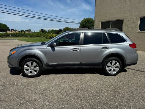 Used 2011 Subaru Outback 2.5i Limited AWD/4WD image 5