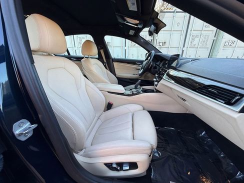 Used 2018 BMW 530i w/ Premium Package image 24