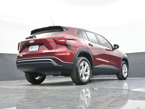 Used 2024 Chevrolet Trax LS w/ LS Convenience Package image 46